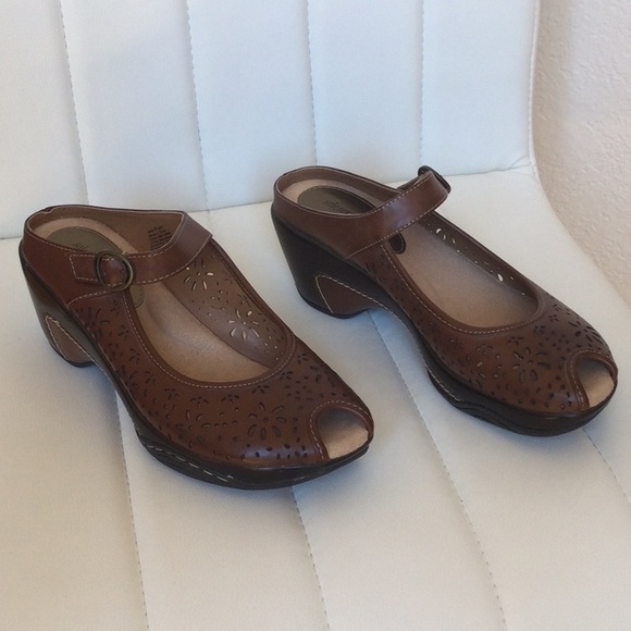 EUC Solesenseabilty 8M Brown Cognac Peep Toe Clog Shoe - Picture 2 of 16